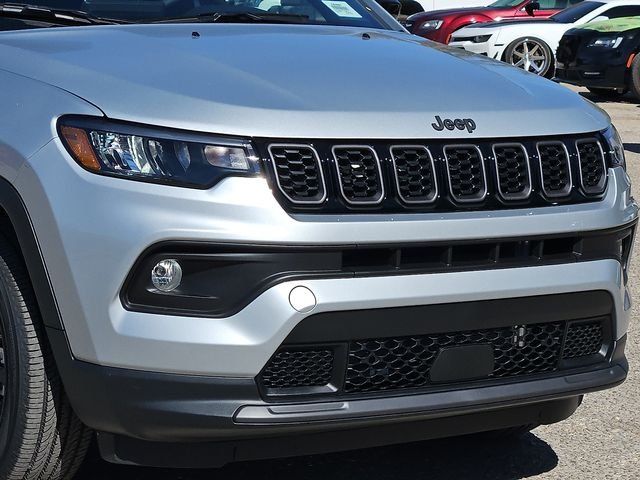 New 2026 Silver Zynith Metallic Clear-Coat Exterior Paint Jeep Latitude image 7