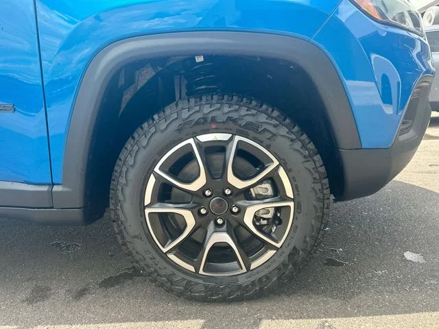 New 2026 Hydro Blue Pearl-Coat Exterior Paint Jeep Trailhawk image 12