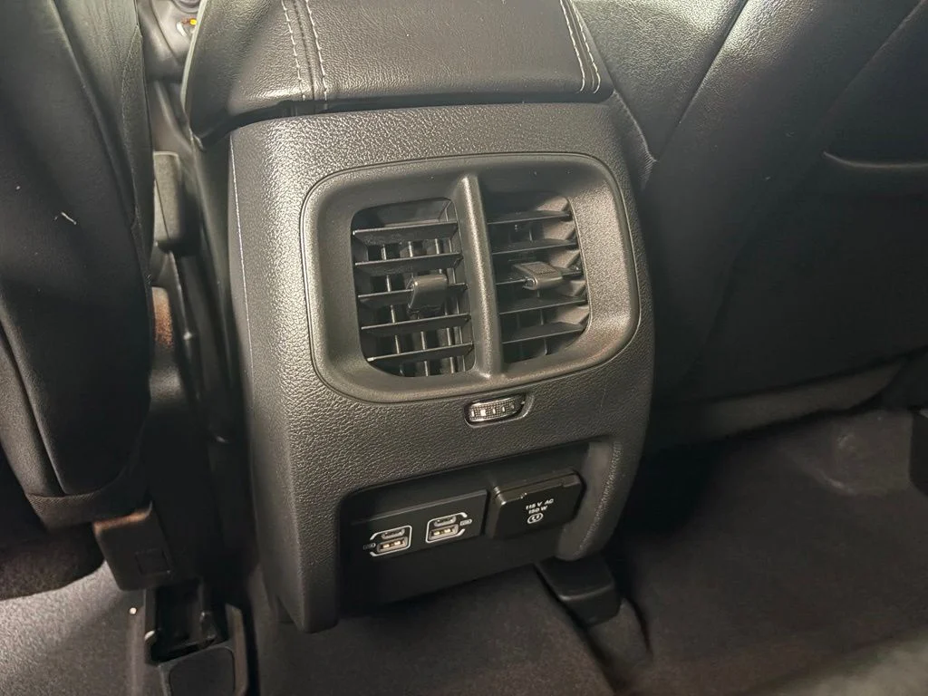 Used 2022 Black Jeep Latitude Lux image 14