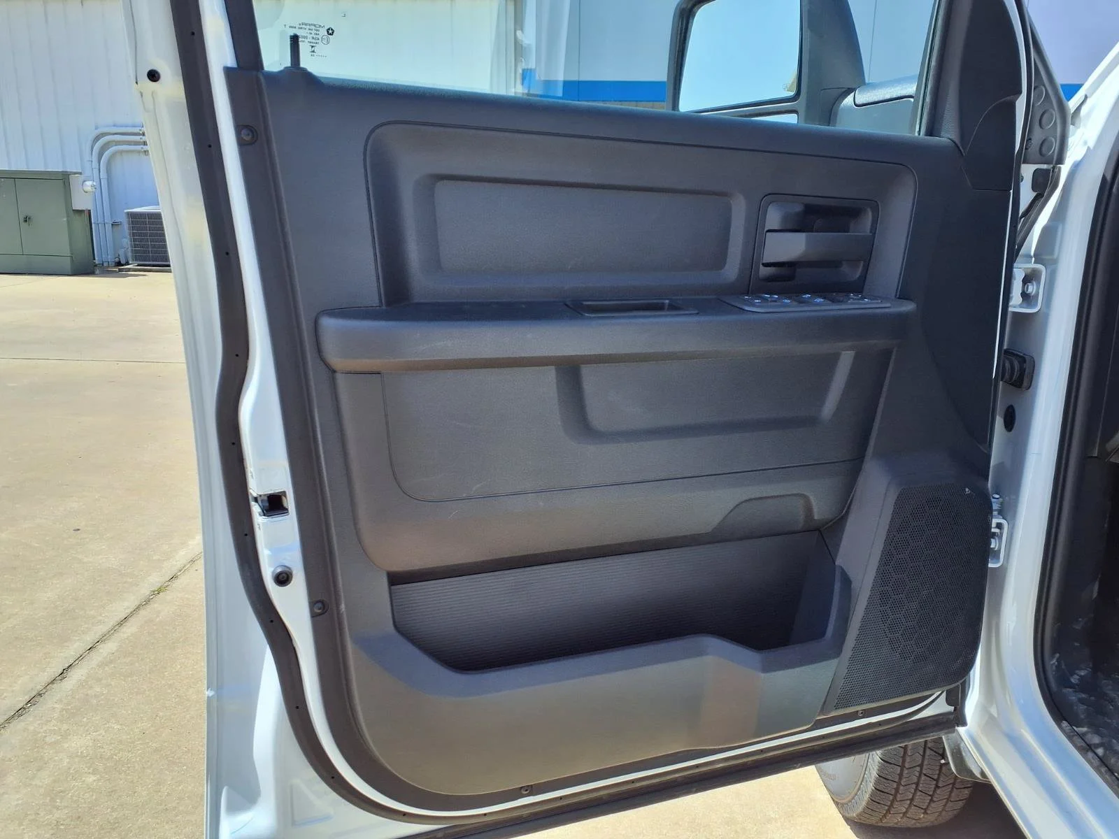 New 2026 Bright White Clear-Coat Exterior Paint RAM Tradesman image 17