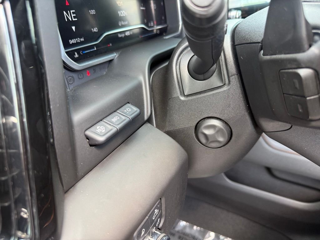 Used 2022 White GMC AT4 image 8