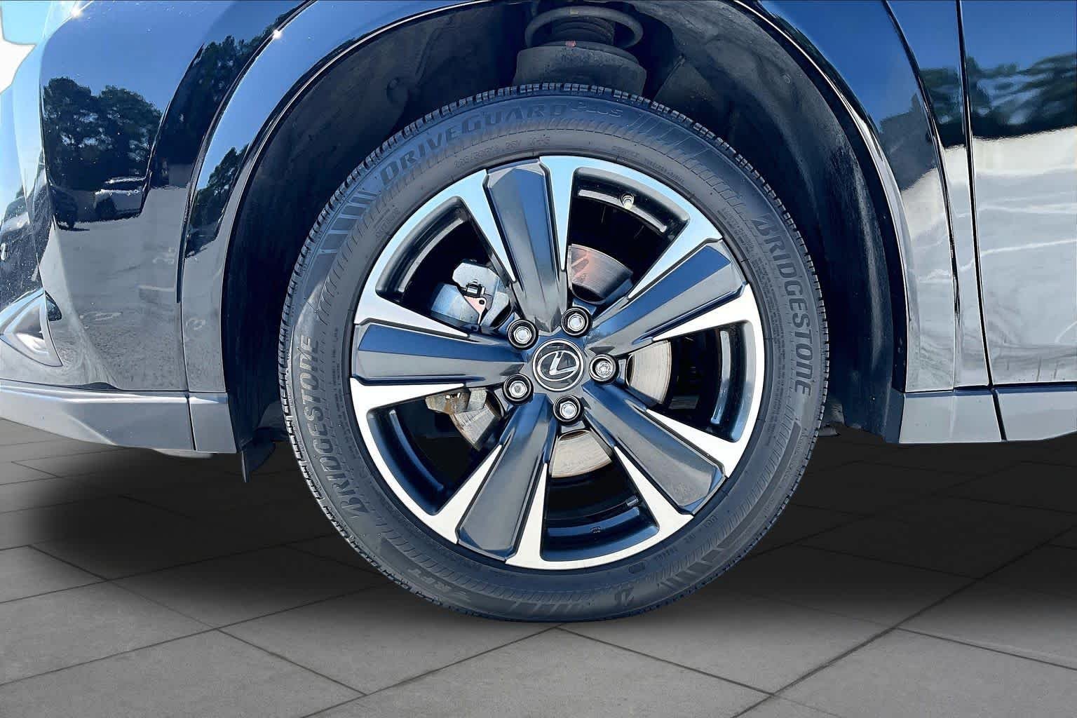 Used 2023 Obsidian Lexus Premium image 10