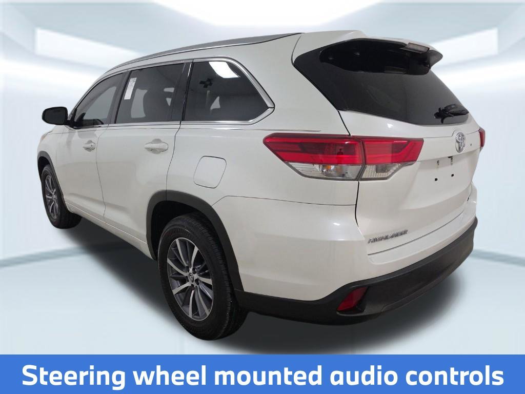 Used 2018 White Toyota XLE image 8