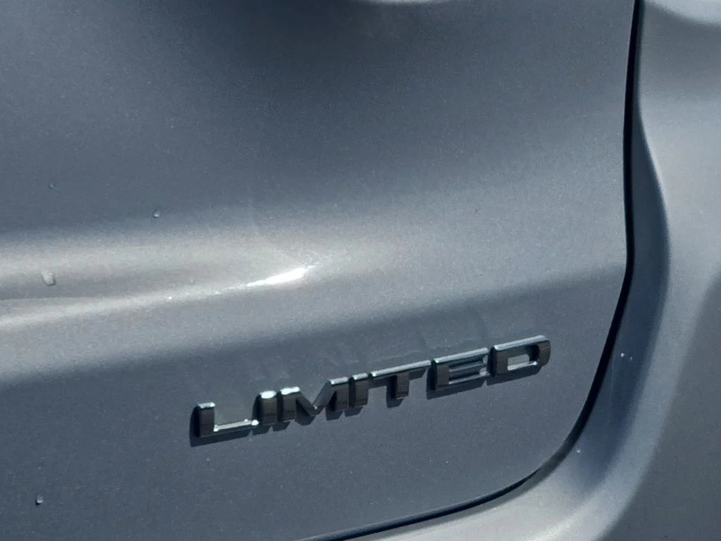 Used 2025 Silver Jeep Limited image 22