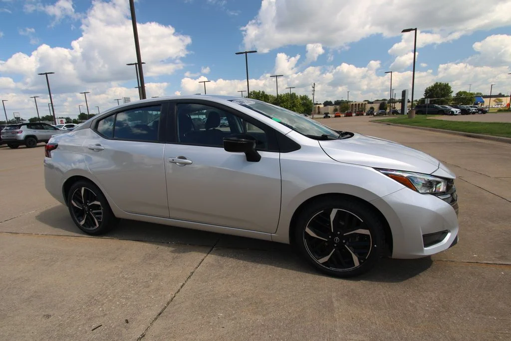 Used 2024 Silver Nissan 1.6 SR image 3