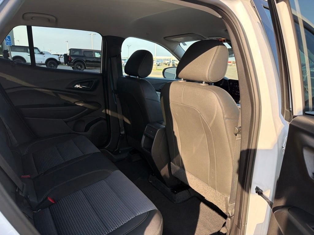 Used 2025 Summit White Chevrolet LT image 19