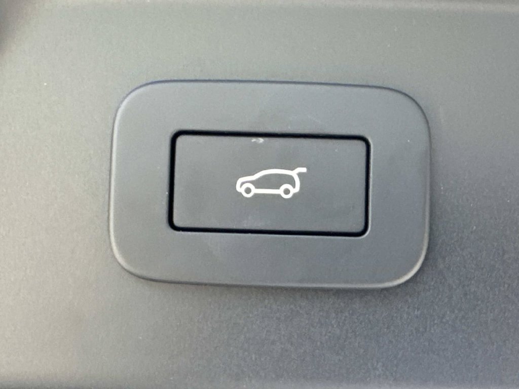 Certified Used 2026 Blue Land Rover Dynamic SE image 11