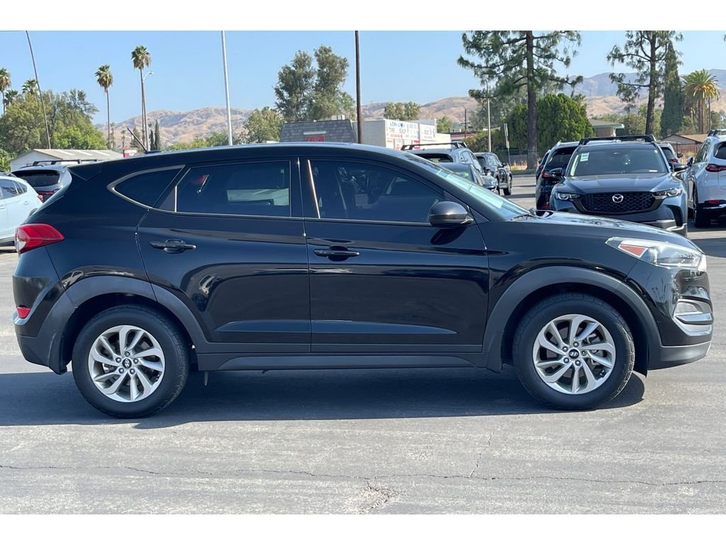 Used 2016 Ash Black Hyundai SE image 7