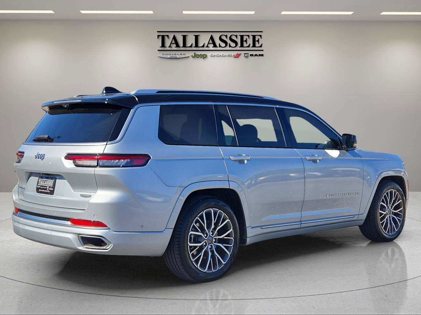 Used 2021 Silver Jeep Summit Reserve image 7