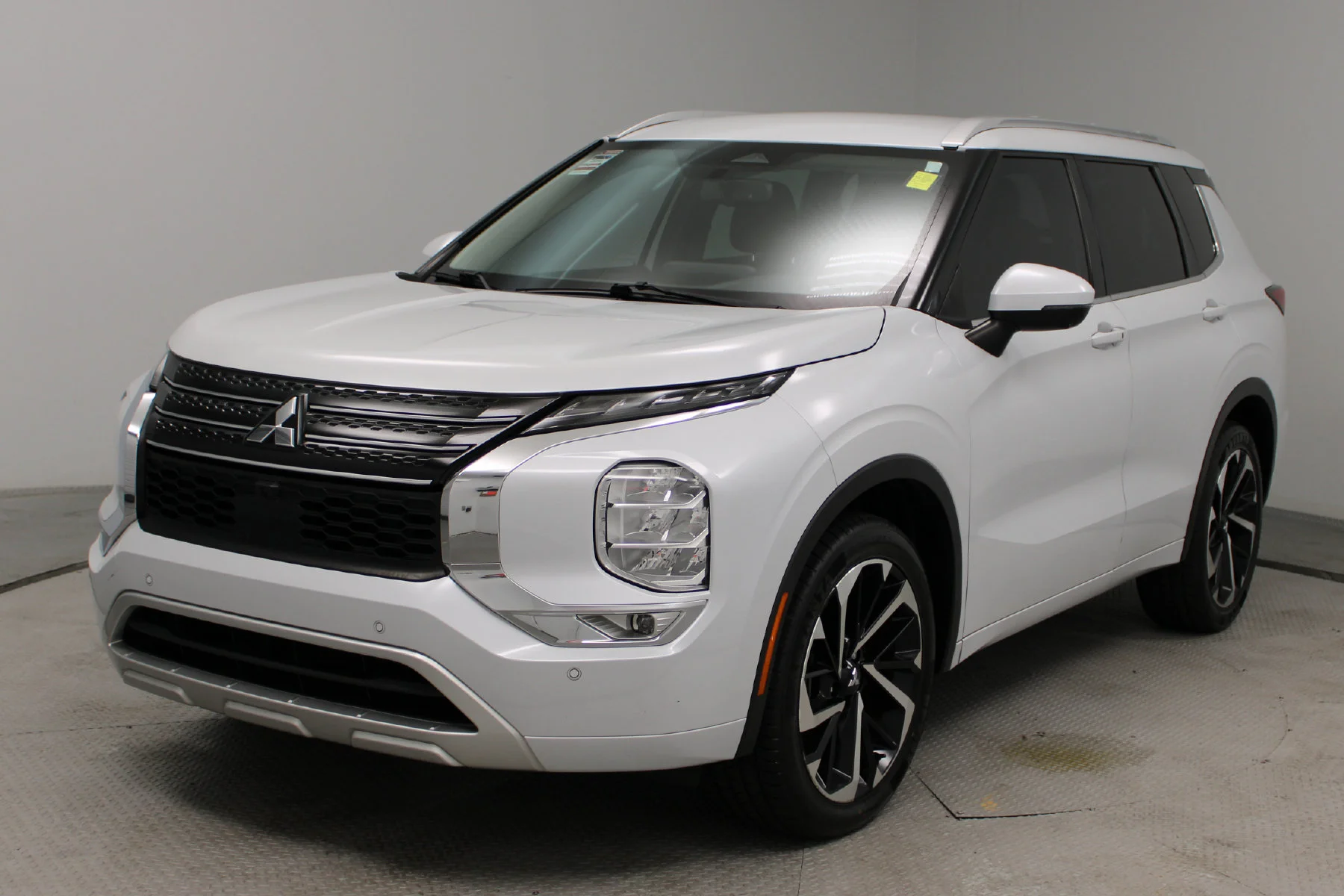 Used 2023 White DIAMOND Mitsubishi SEL 2.5 2WD image 10