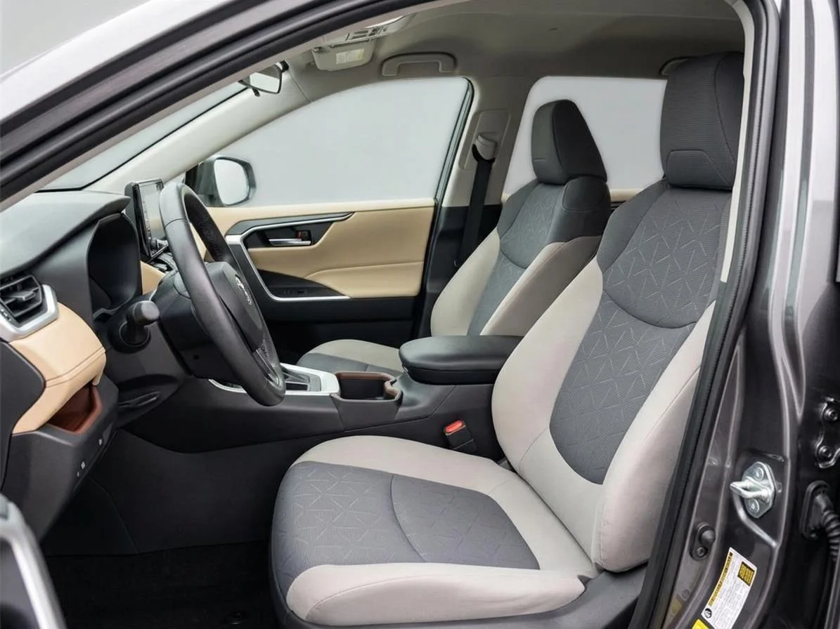 2024 Toyota RAV4 XLE - Photo 28