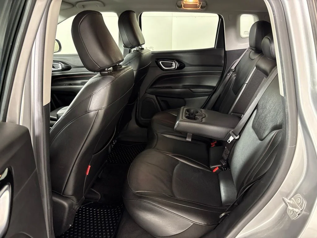 Used 2022 Silver Jeep Trailhawk image 22