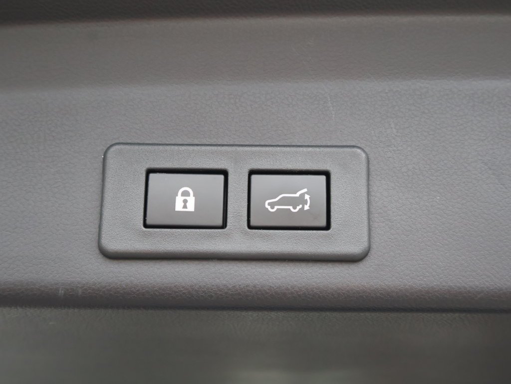 Used 2023 White Subaru Limited image 17