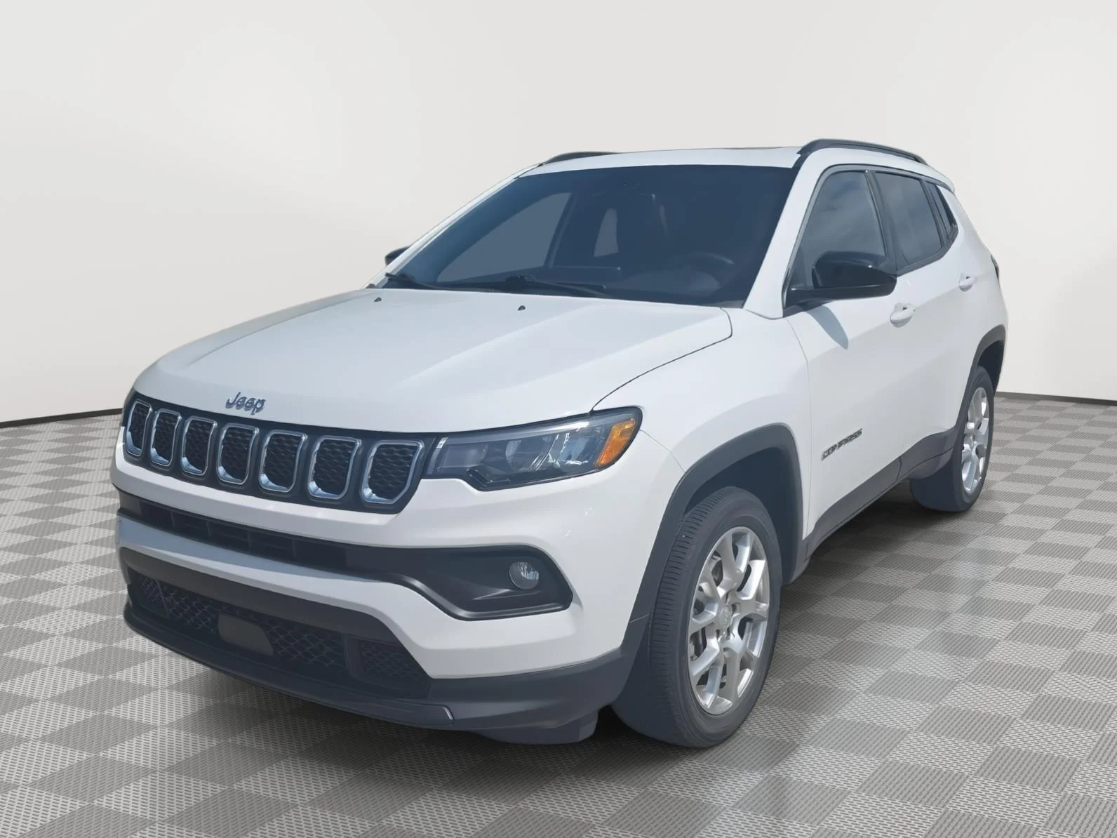 Used 2023  Jeep Latitude Lux image 1