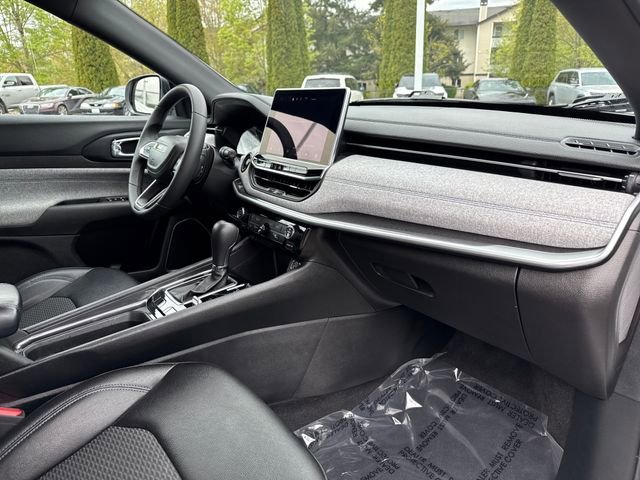 Used 2024 Bright White Clearcoat Jeep Latitude image 11
