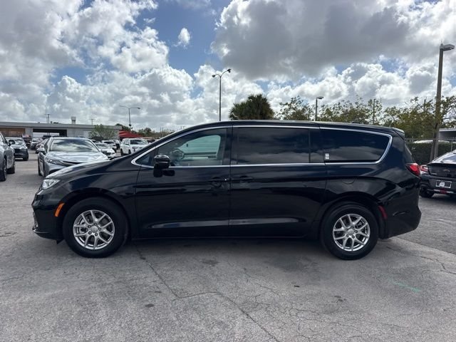 2026 Chrysler Pacifica Select - Photo 10