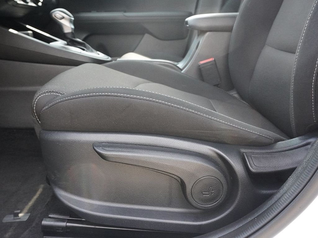 Used 2024 White Kia LXS image 26