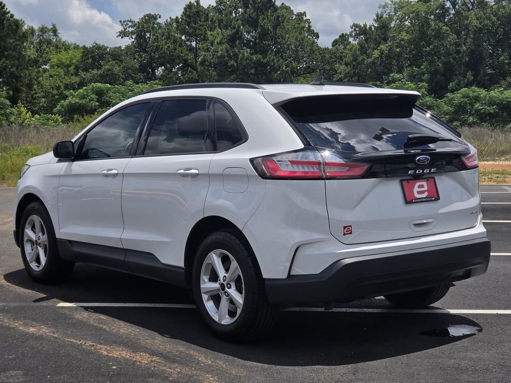 Used 2023 Oxford White Ford SE image 17