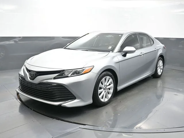 Used 2019 Silver Toyota LE image 3