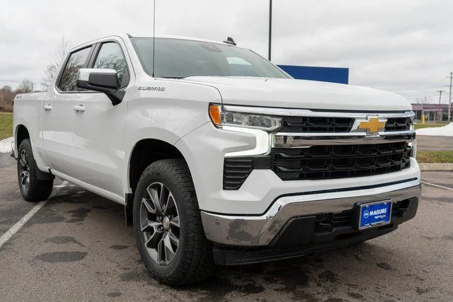Used 2023 White Chevrolet LT image 4