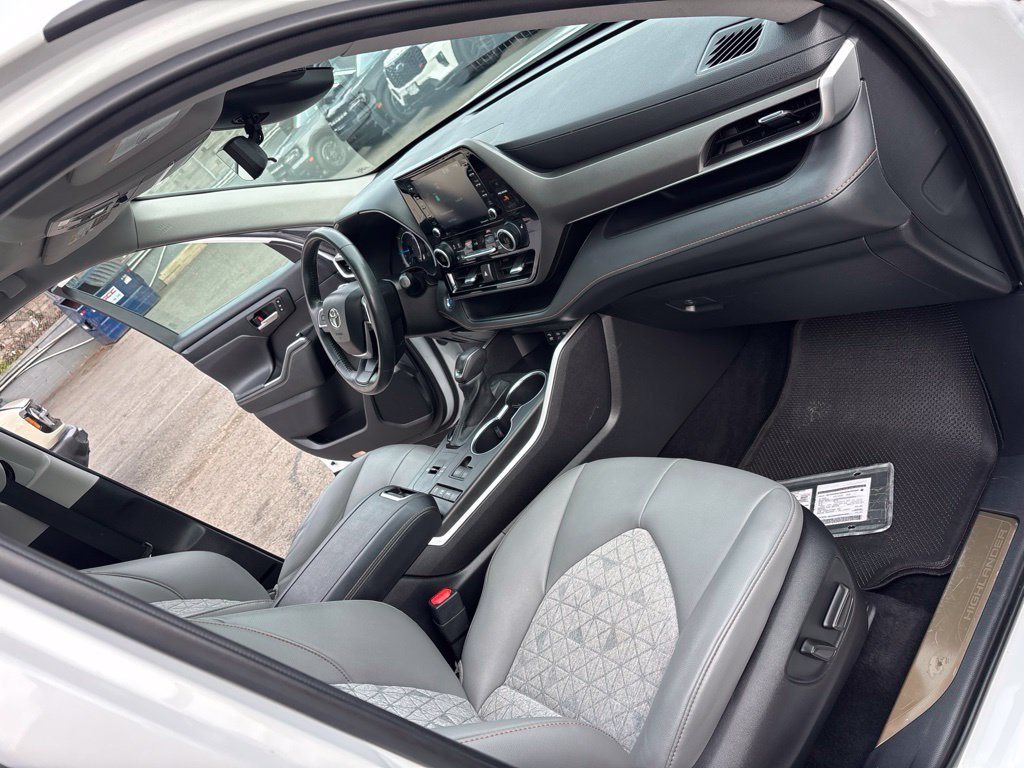 Used 2022 Beige Toyota Bronze Edition image 33
