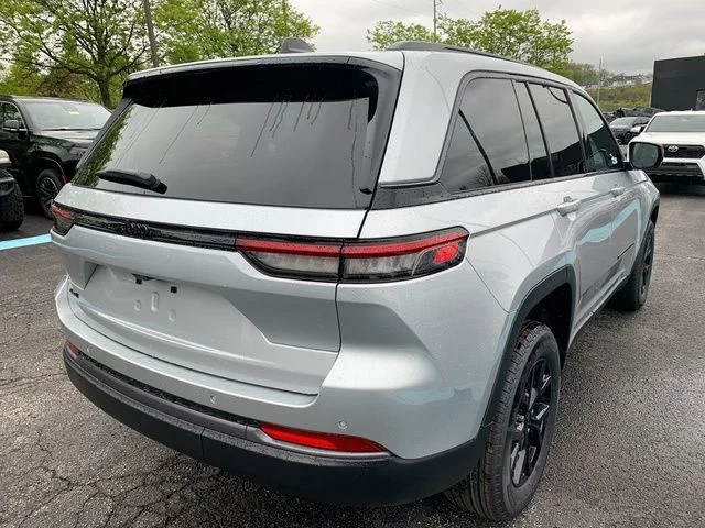 New 2026 Silver Zynith Jeep Altitude image 7