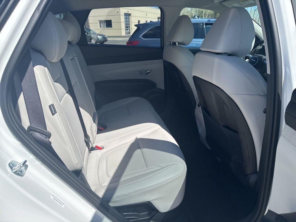 New 2026 White Hyundai SEL FWD image 37