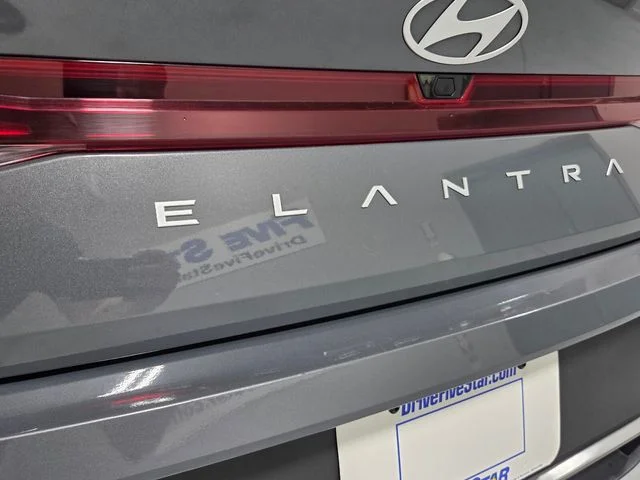 Used 2025 Gray Hyundai SEL Sport image 12