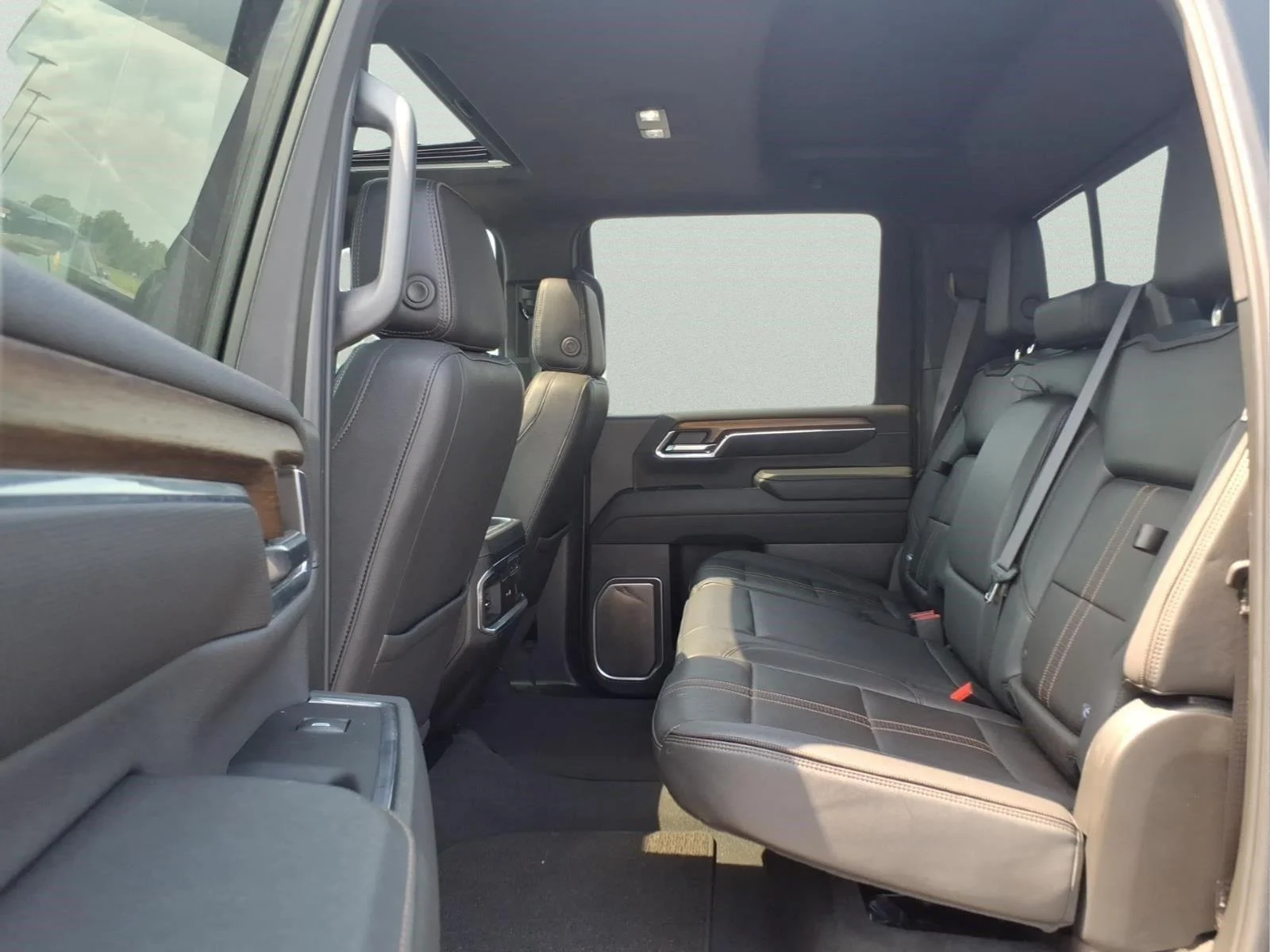 Used 2024 Black Chevrolet High Country image 4