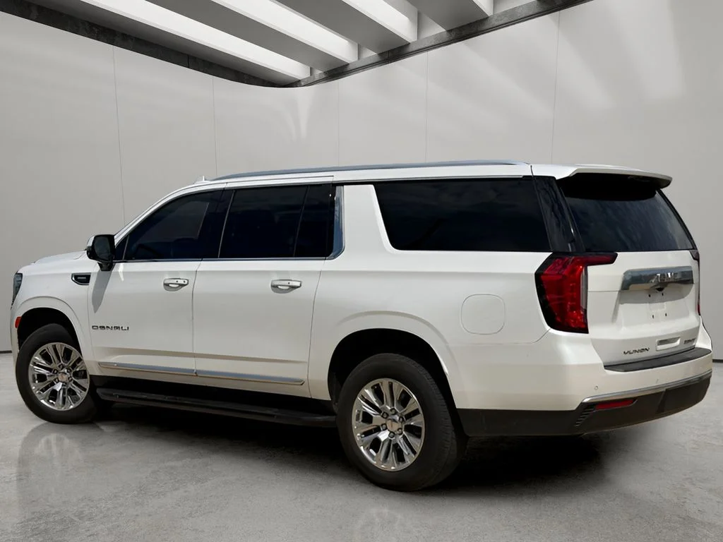 Used 2021 White Frost Tricoat GMC Denali image 3