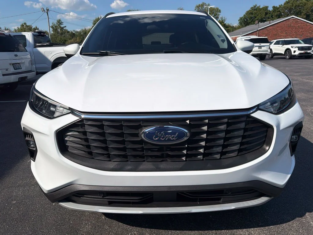 Used 2023 Oxford White Ford Base image 8