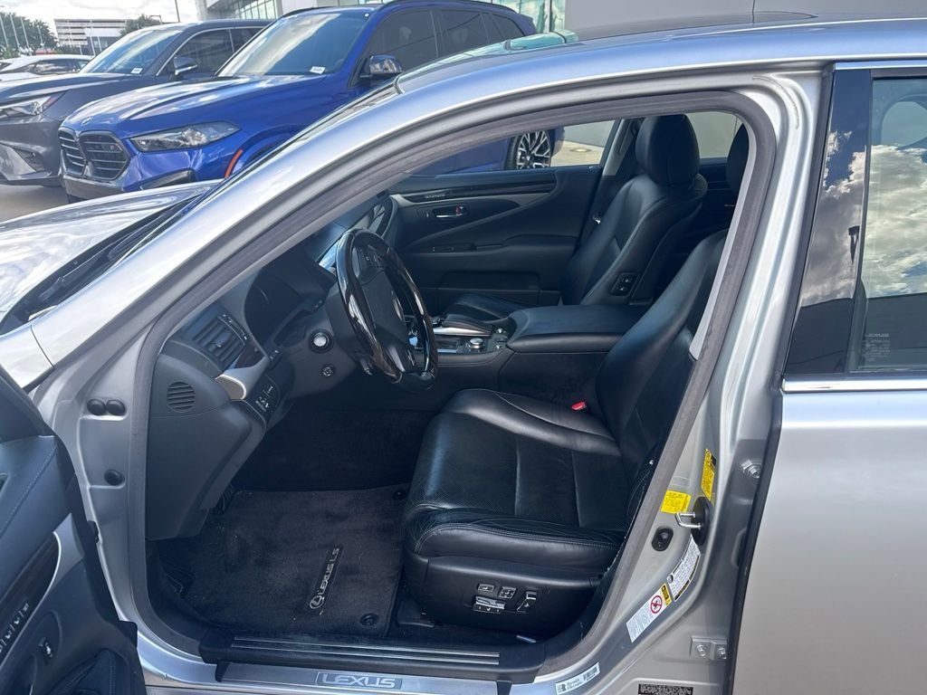 Used 2014 Liquid Platinum Lexus 460 image 3
