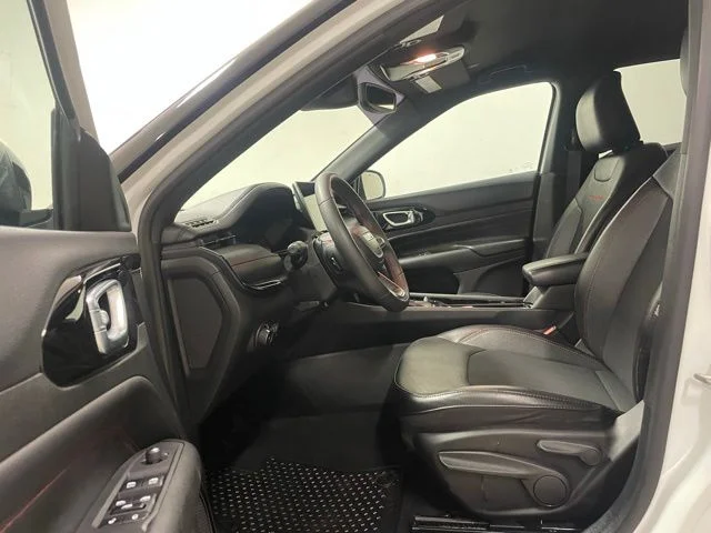 Used 2023 White Jeep Trailhawk image 19