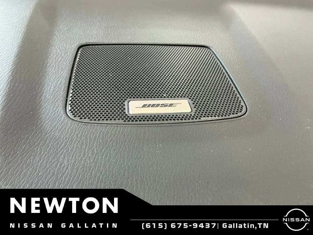 Used 2019 Pearl White Nissan Platinum image 9