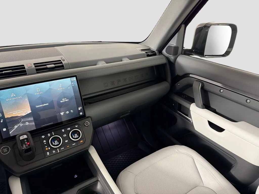New 2026 Carpathian Grey Land Rover X-Dynamic SE image 25