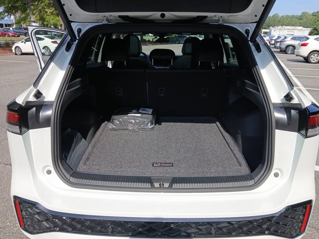 Used 2026 White Volkswagen SE R-Line Black image 24