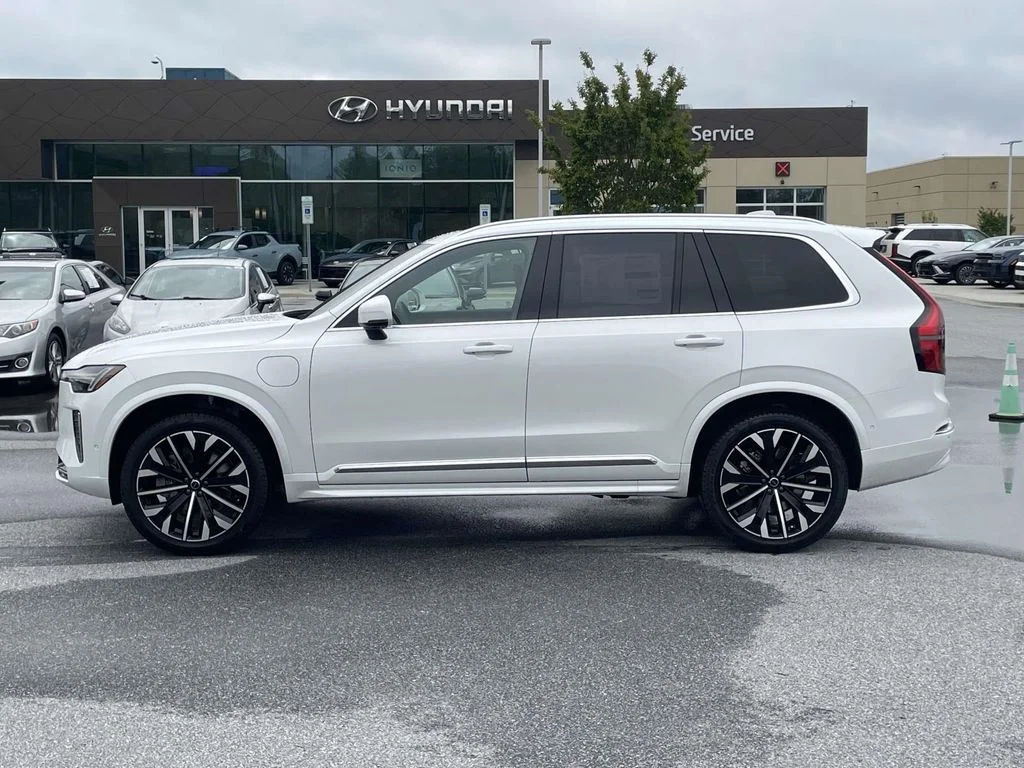 New 2026 Crystal White Pearl Volvo Plus image 25