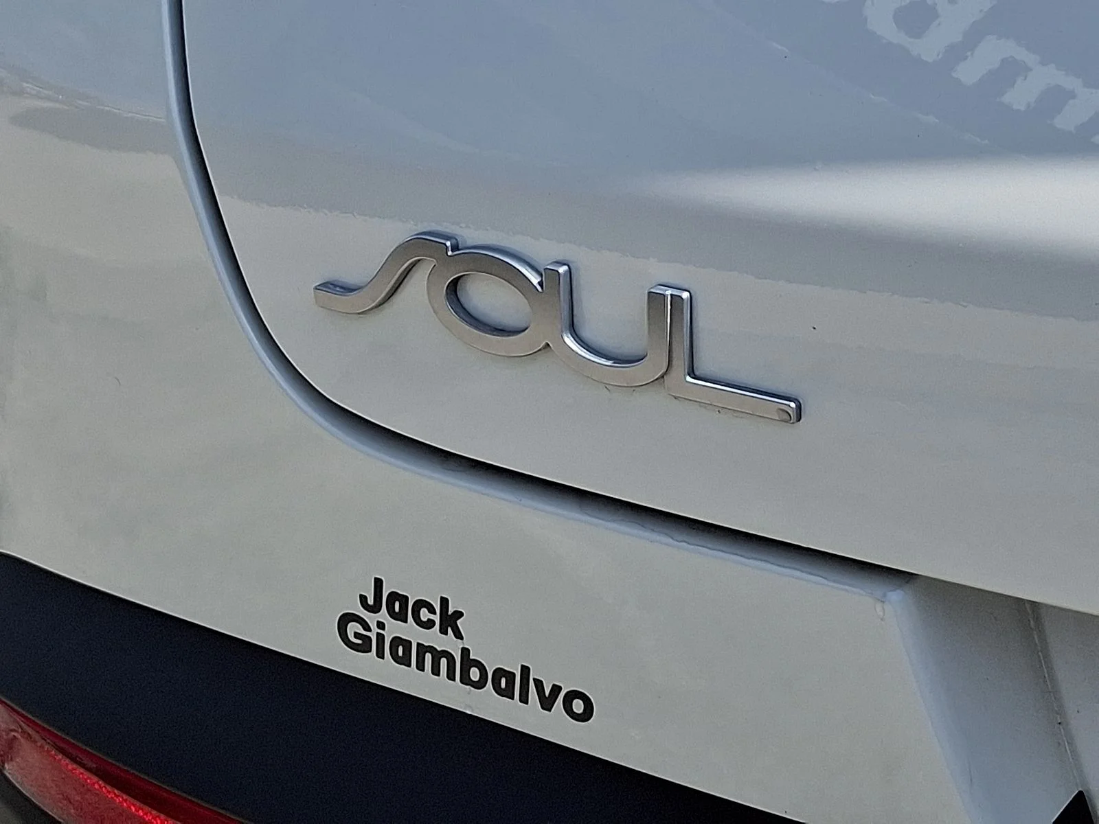 Used 2022 White Kia LX image 29