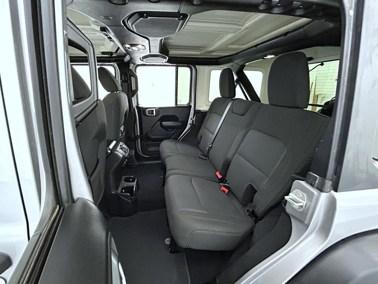 Used 2019 Silver Jeep Unlimited Sport S image 19