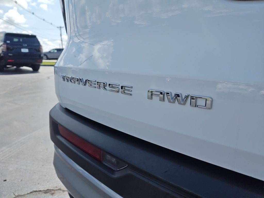 Used 2025 White Chevrolet LT image 28