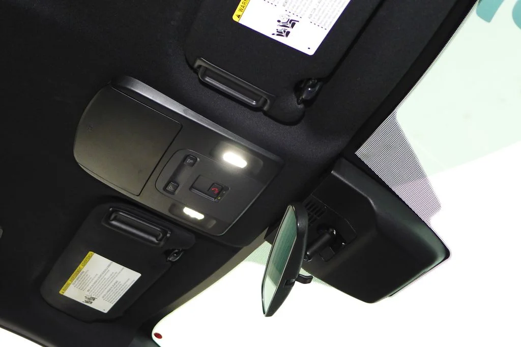 Used 2025  Toyota SE image 17