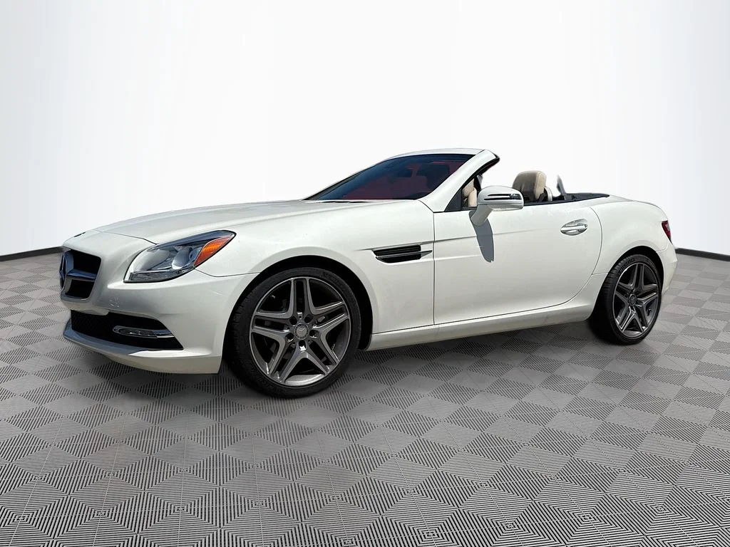 Used 2014  Mercedes-Benz SLK 250 image 6