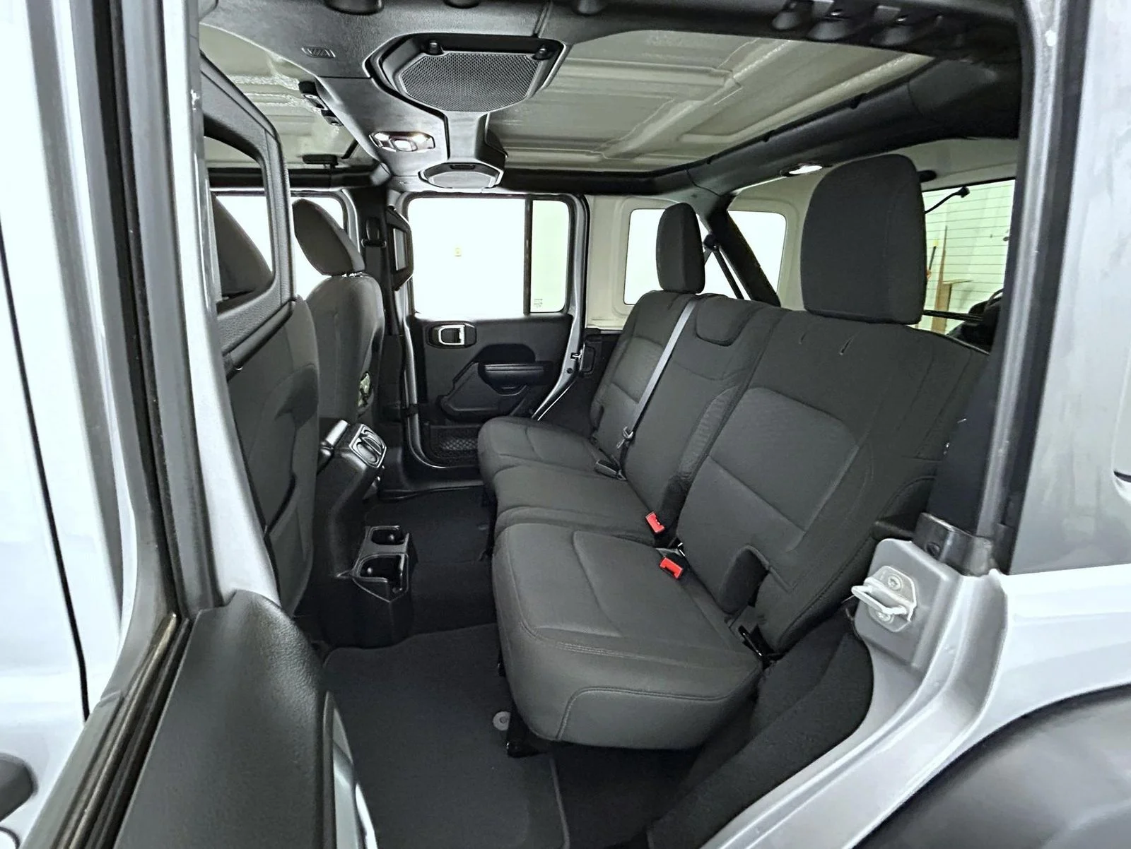 Used 2019 Silver Jeep Unlimited Sport S image 19