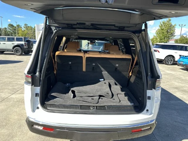 Used 2022 White Jeep Series III image 25
