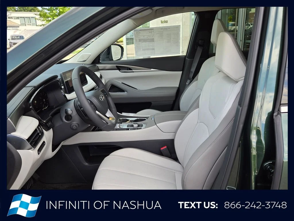 New 2027 DEEP EMERALD INFINITI Luxe AWD image 3