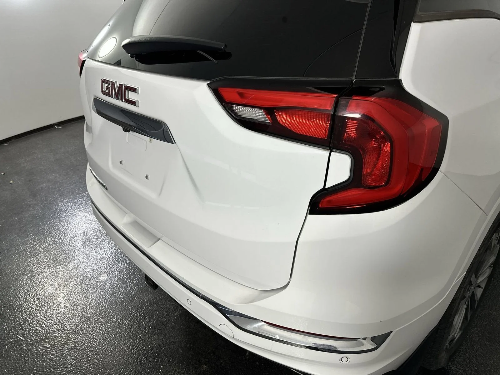 Used 2018 White GMC Denali image 26