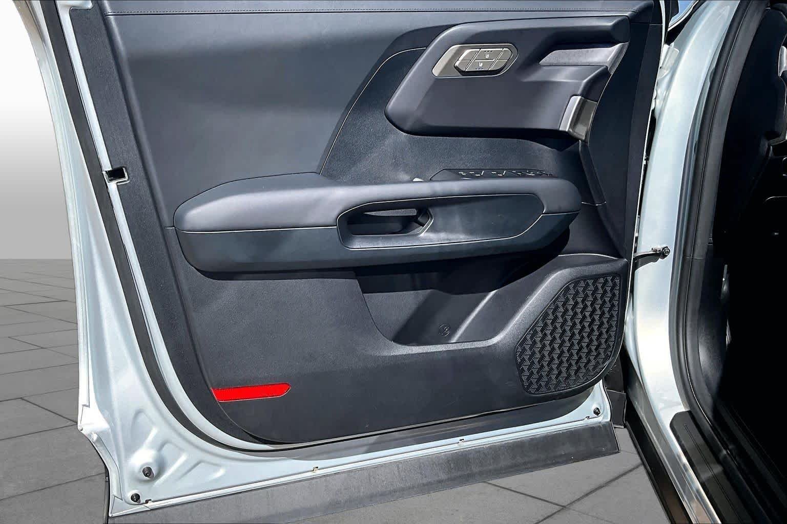 Certified Used 2027 Ivory Silver Kia EX image 21