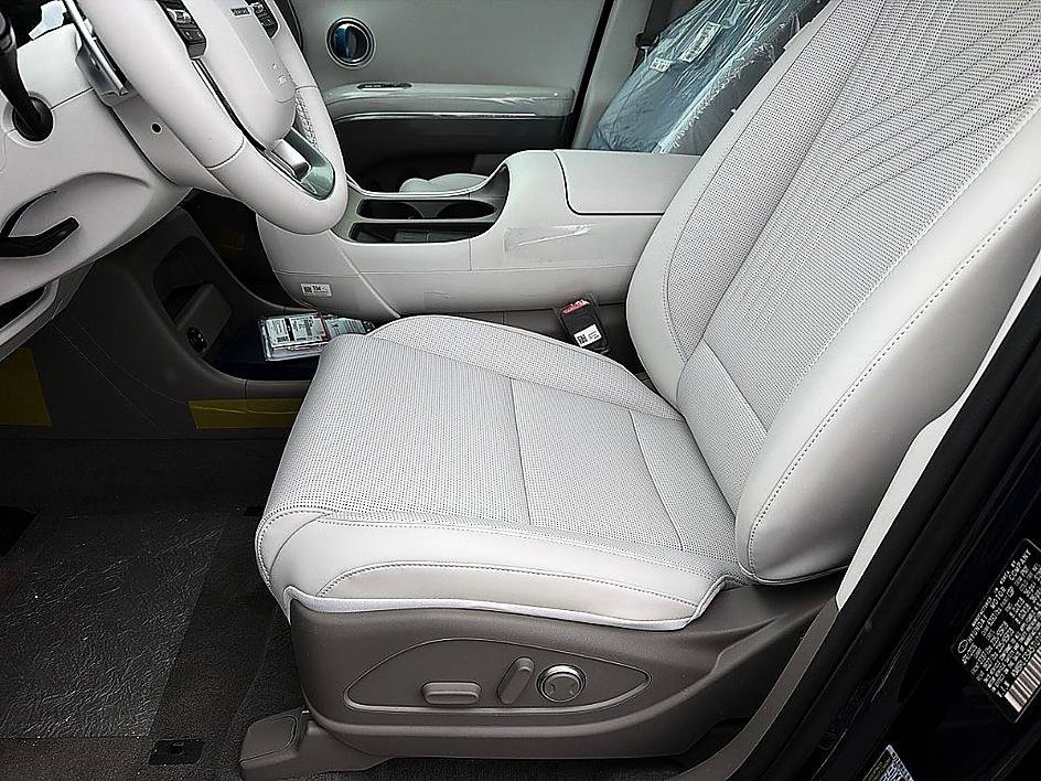 New 2026 Classy Blue Pearl Hyundai SEL 8P image 7