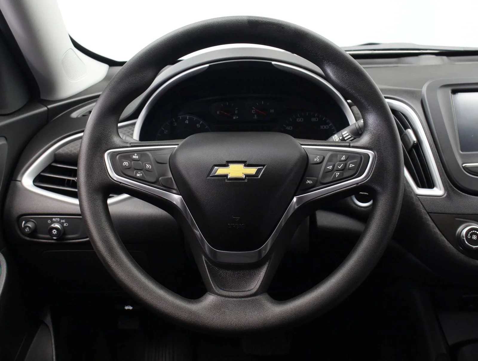Used 2018 White Chevrolet LS image 18