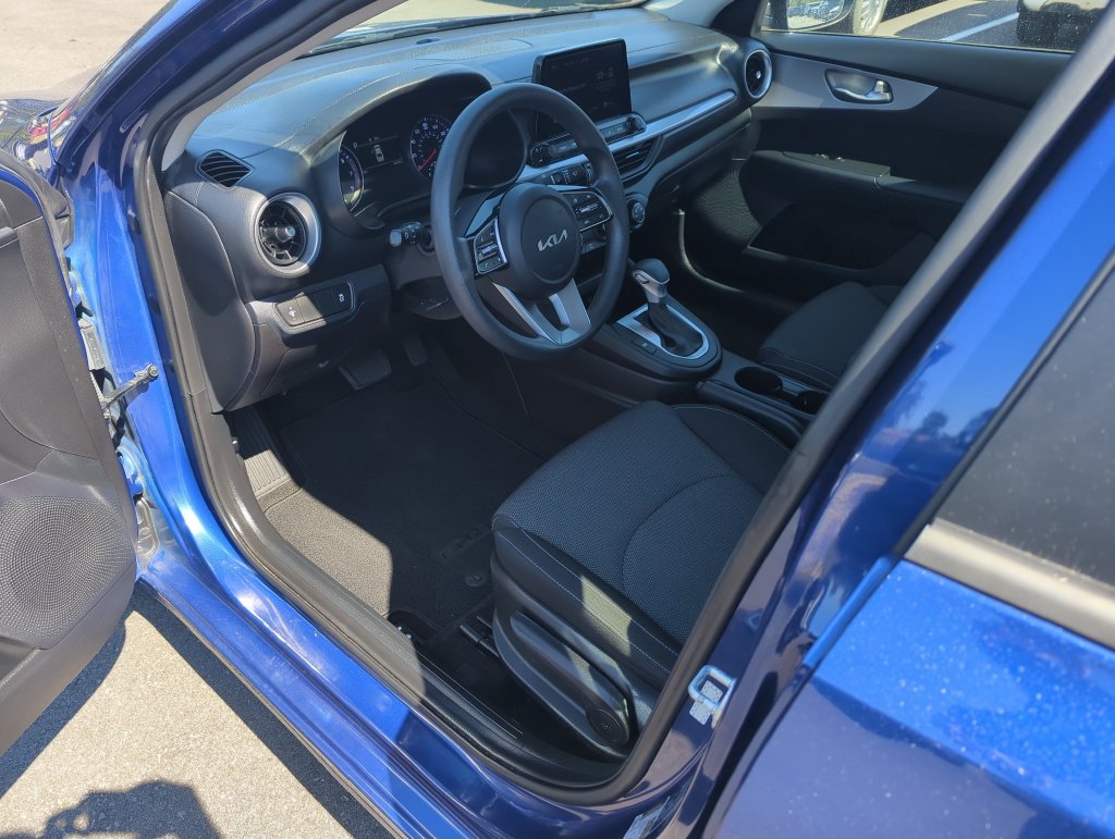 Used 2023 Blue Kia LXS image 11